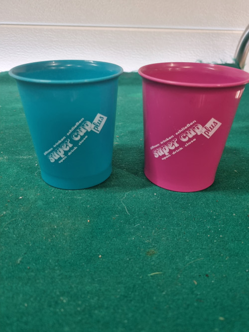 Bekers roze en groen super cup