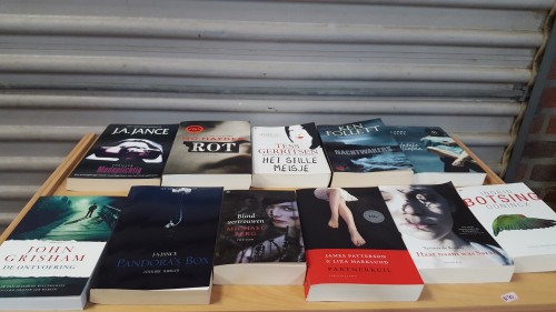 Boeken, thrillers, 9 verschillende