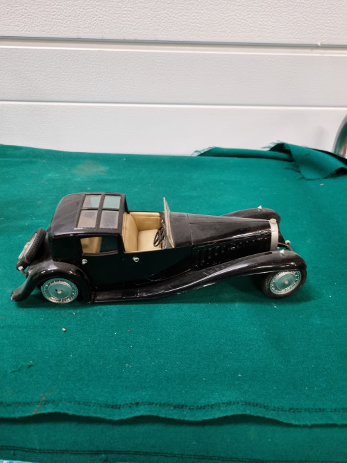 -	Model auto bugatti royale zwart 19.30