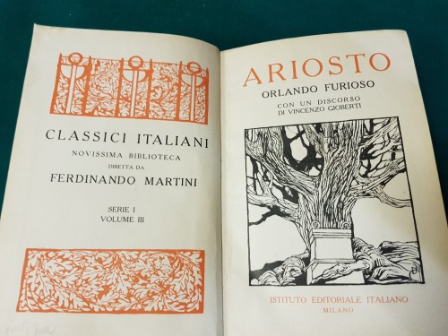 Boek Italiaans, antiek, van de dichter Oriosto, zijn bekends