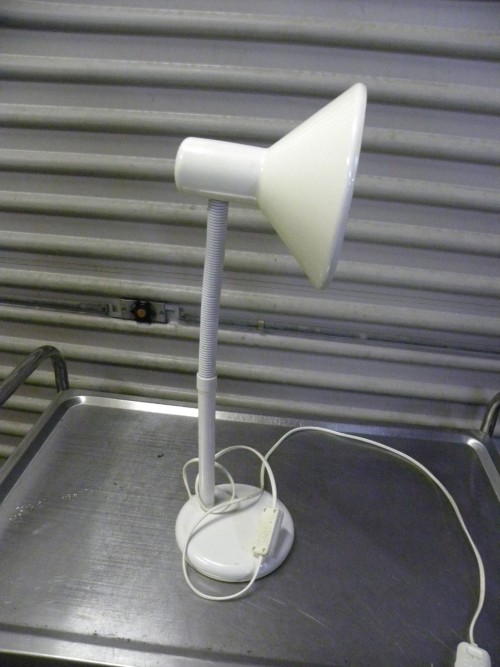 Tafellamp wit, industrieel, buigzaam, voorzien van schakelaa