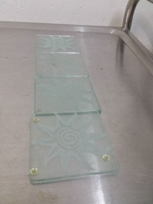 Onderzetters van glas,  8 stuks in totaal: 4x zon en 4x spir