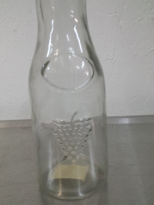 Waterkan van glas met afbeelding van druivenrank