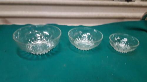 glazen bakjes , 3 verschillende maten
