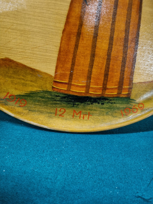 wandbord van hout met datum
