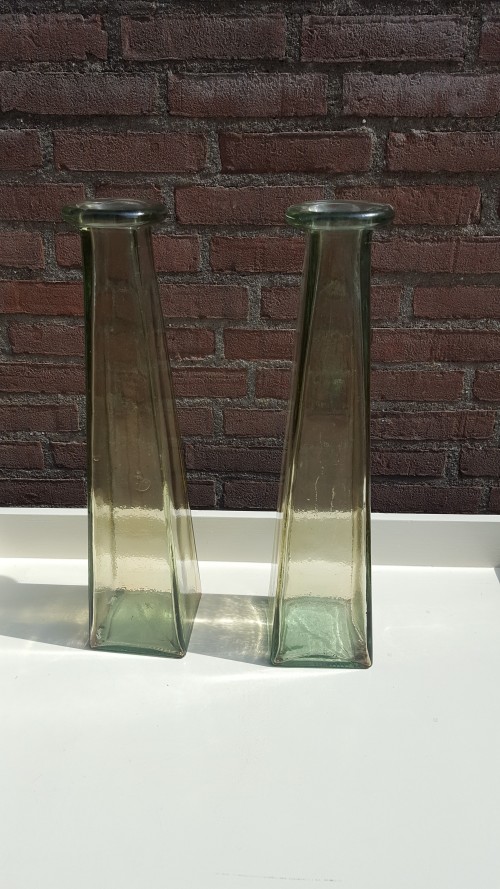 Vaas van glas piramide vormig, 2 stuks
