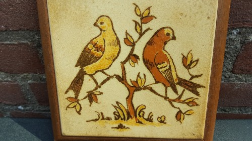 Wandtegel met vogels in houten lijst, 1x