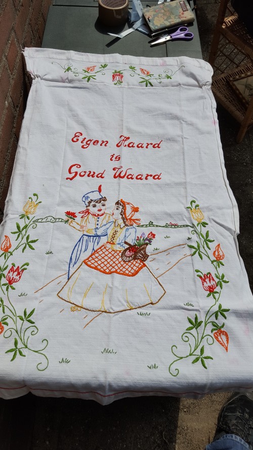 Handdoek hanger met afbeelding boer en boerin en opschrift e