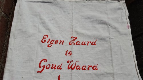 Handdoek hanger met afbeelding boer en boerin en opschrift e