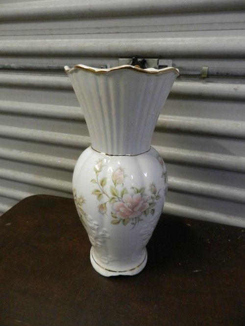 Vaas wit met bloemen decoratie, Maryleigh Pottery, Staffords