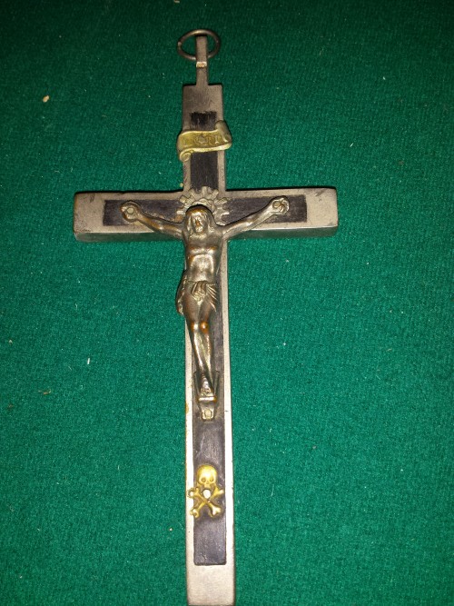 Vintage Crucifixen / kruisbeelden, 2 stuks