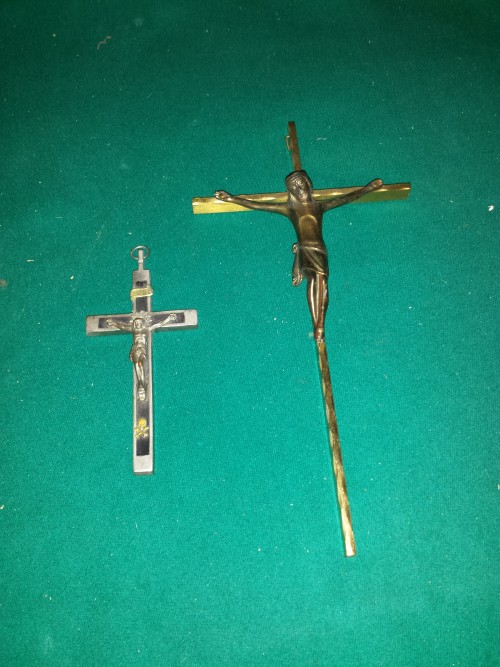 Vintage Crucifixen / kruisbeelden, 2 stuks