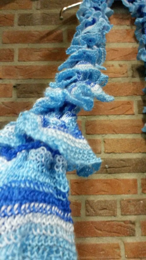 Sjaal in de kleuren blauw en wit