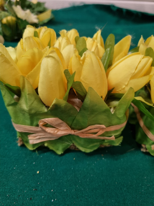 Tulpen in mandjes voor pasen