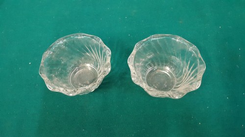 Kandelaars / theelicht houders van bewerkt glas, 2 stuks