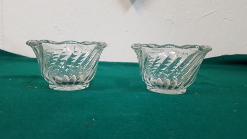 Kandelaars / theelicht houders van bewerkt glas, 2 stuks