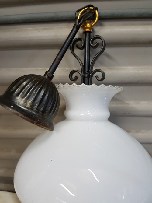 Hanglamp elektrische olielamp met glaskap en sierijzer en ho