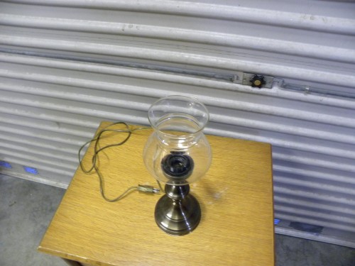 Tafellamp bronskleurig met glazen kapje