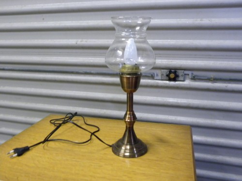 Tafellamp bronskleurig met rood koper en glazen kapje