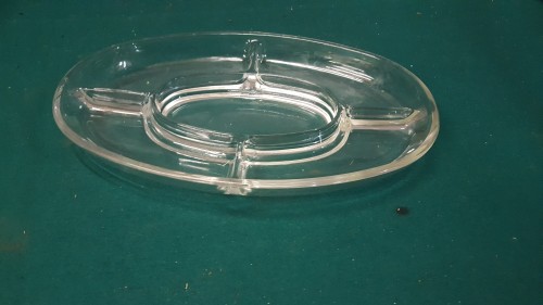 Hapjes schaal van glas met vijf vakken