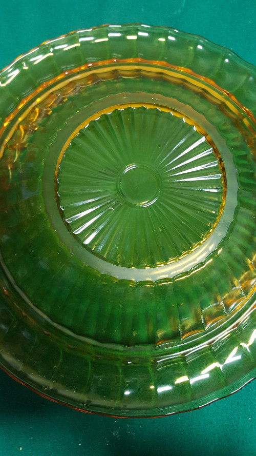 glazen schaal [ 2 ], geel glas,