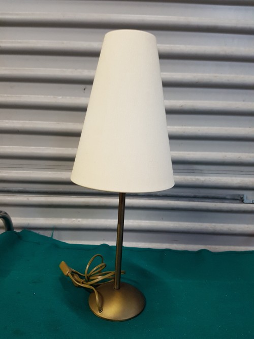 Tafellamp van messing met crème kleurige kap, voorzien van s