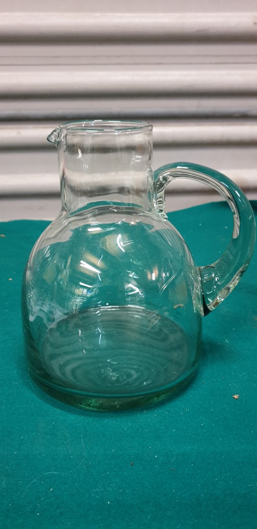 Schenkkan van dik glas, inhoud 1,5 liter
