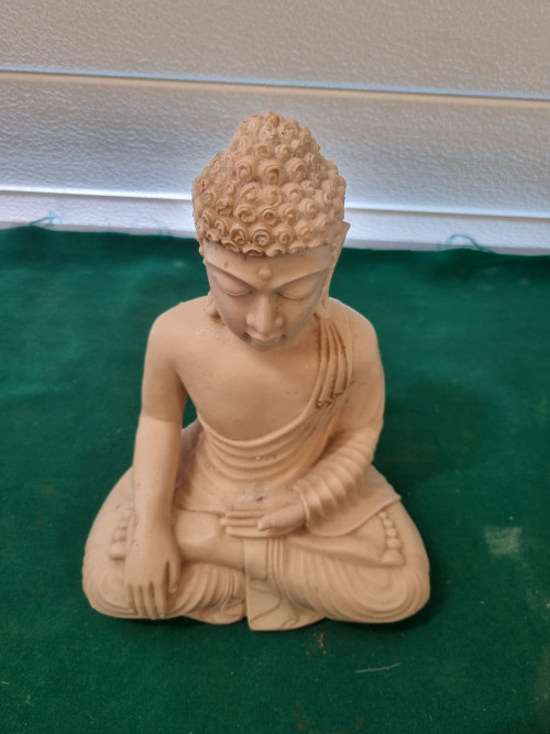 -	Boeddha beeld polysteen  creme