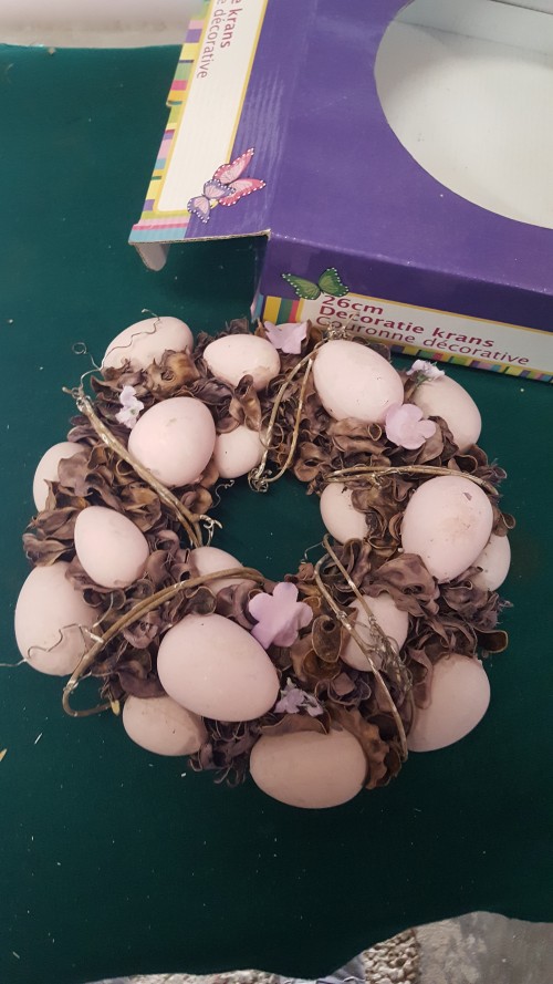 Decoratie krans paars met roze eieren