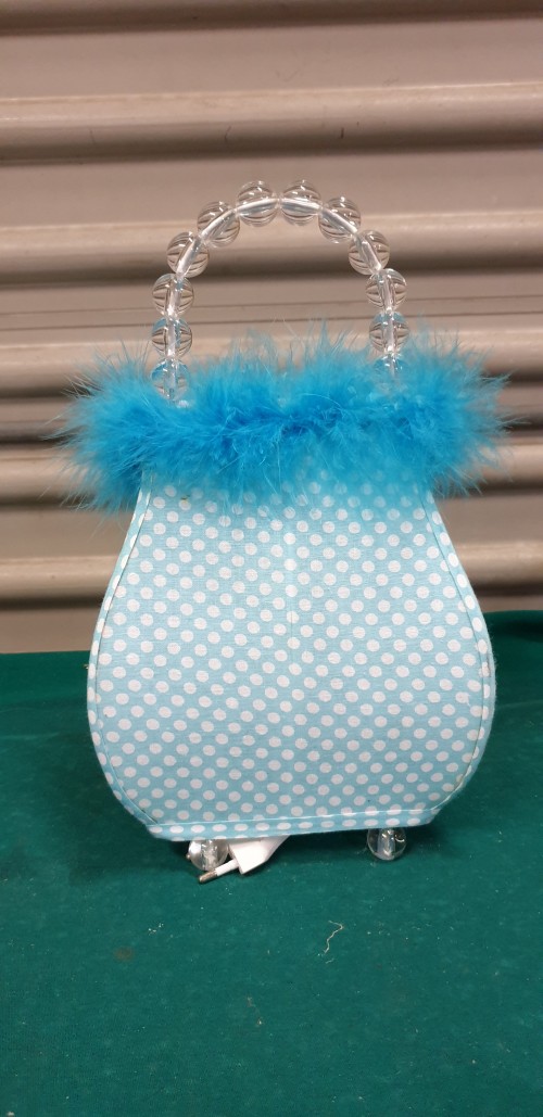 Lamp in de vorm van een handtas, blauw met witte stippen