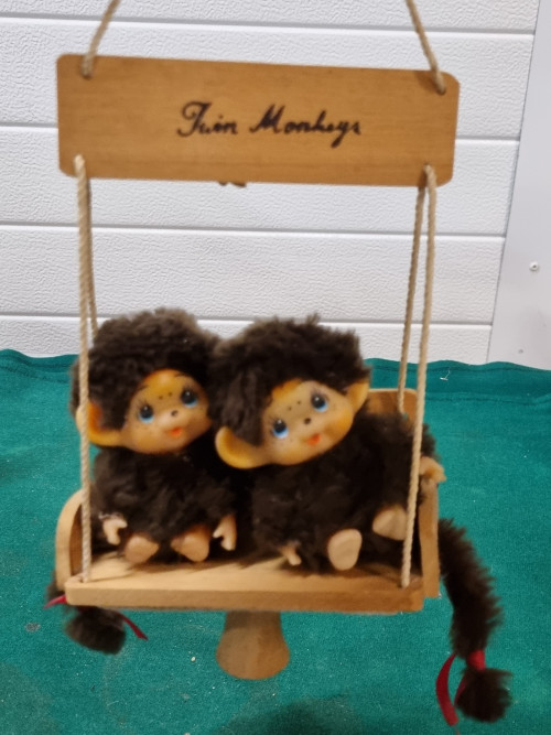 monchhichi twin monkey's op schommel