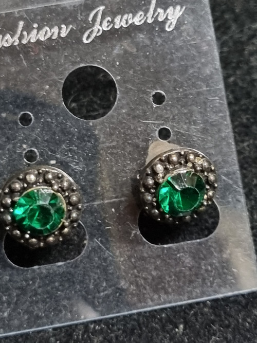 oorbellen met groene strass steen [724],