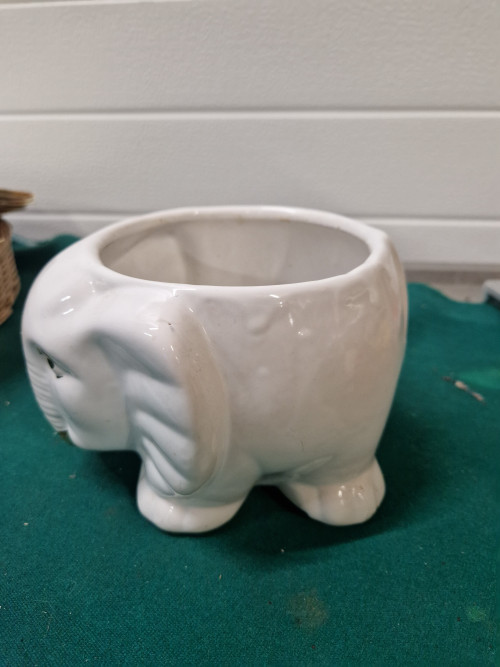 bloempot olifant wit aardewerk