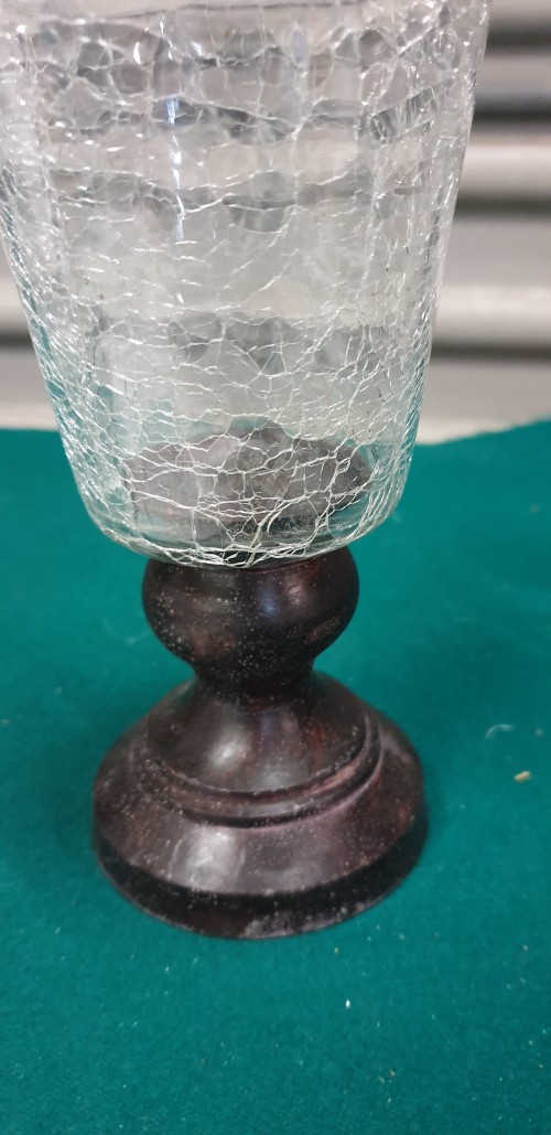 Kandelaar van glas met barst effect, en bruin metaal