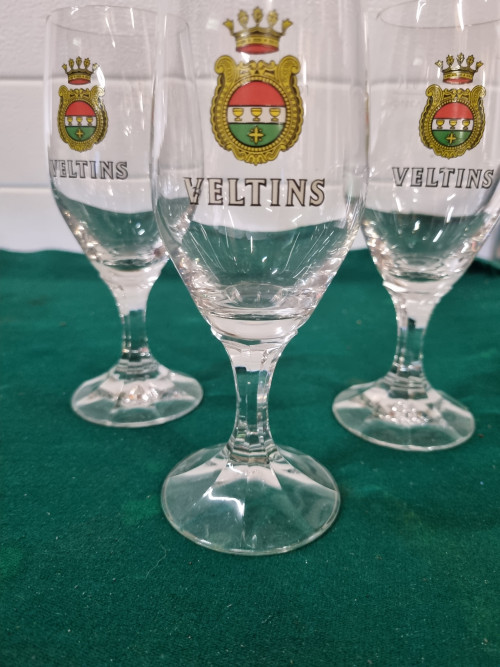 Veltins vintage 3 glazen op voet 0.2l rastal