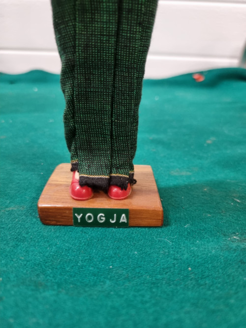 Pop vintage yogja dame