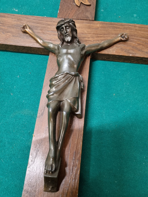 Kruisbeeld groot van hout en koper