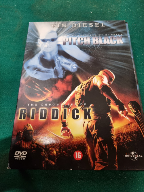 dvd pitch black en riddick
