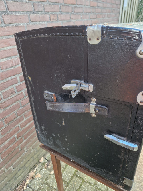 Antieke reiskoffer / hutkoffer leer vintage