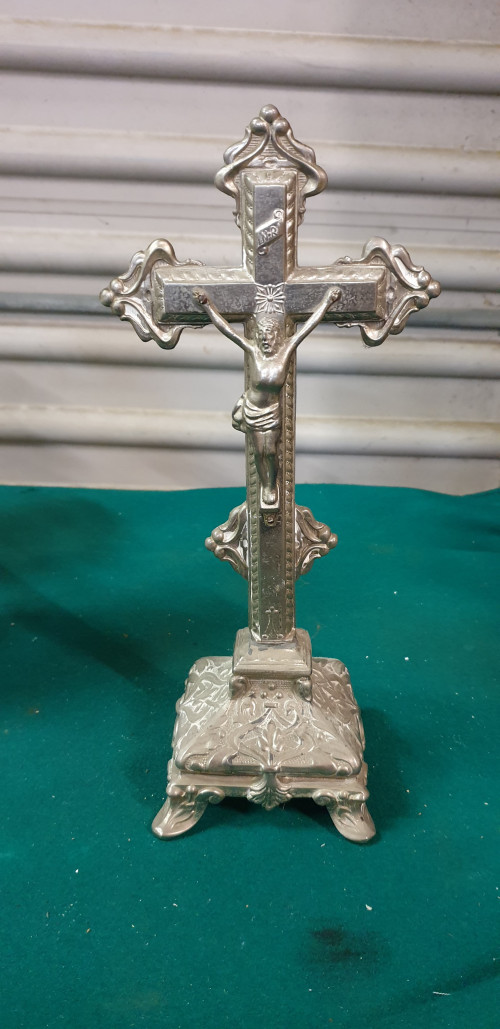 kruisbeeld metaal staand bewerkt