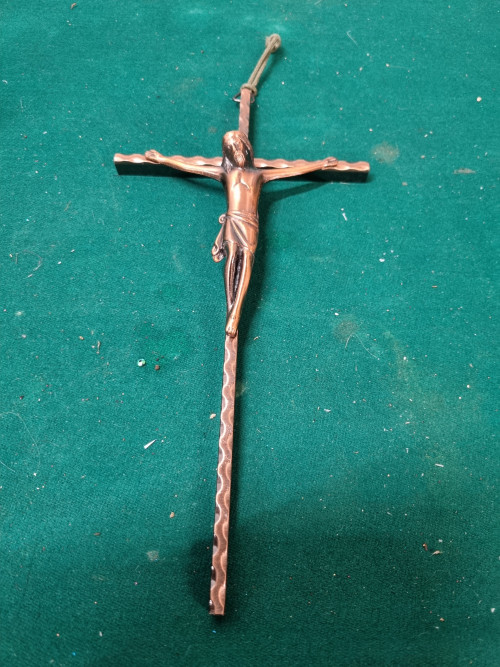 Kruisbeeld metaal muurhanger jezus beeld