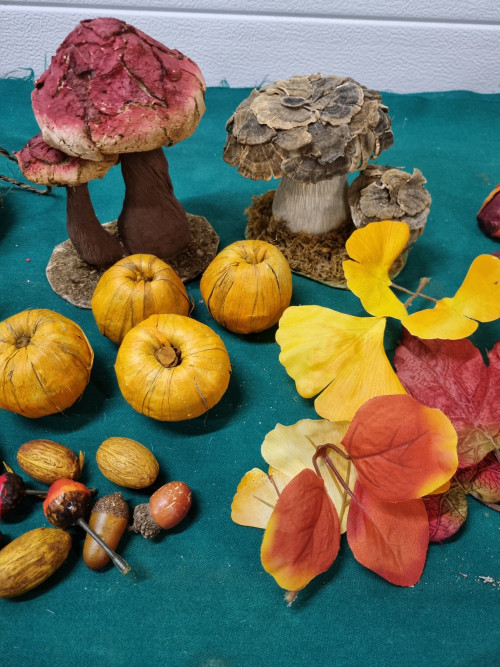 Herfst decoratie bladeren paddenstoelen enz