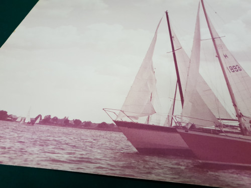 vintage foto met boten erop