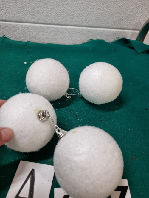 Kerstballen wit sneeuw 4 stuks, [a627]