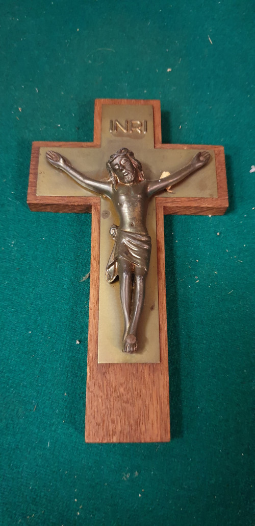kruisbeeld hout en messing