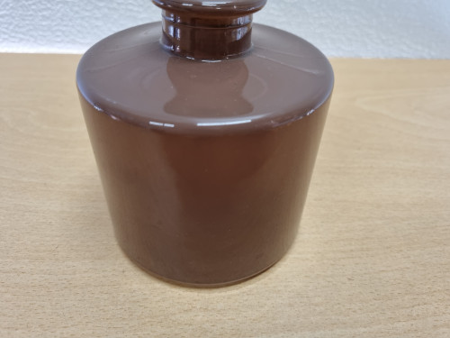 vaasje / flesje van bruin glas
