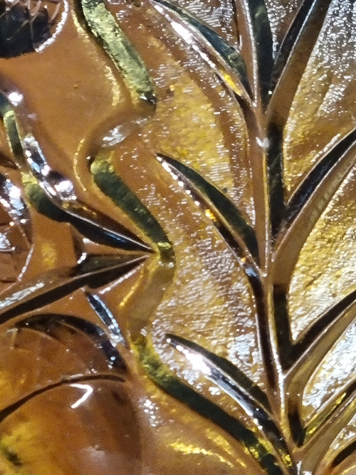 Schaal amberkleirig deutschland glas  met bladeren