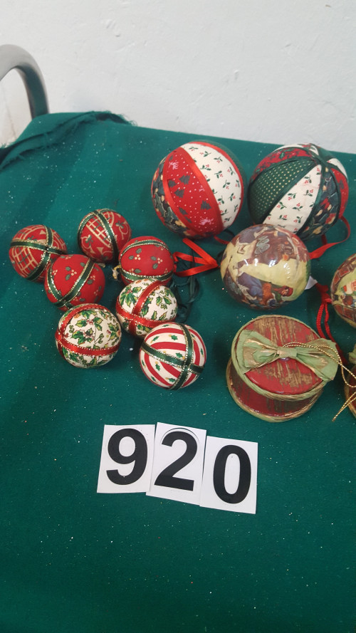 920 ] stoffen kerstballen 13 stuks