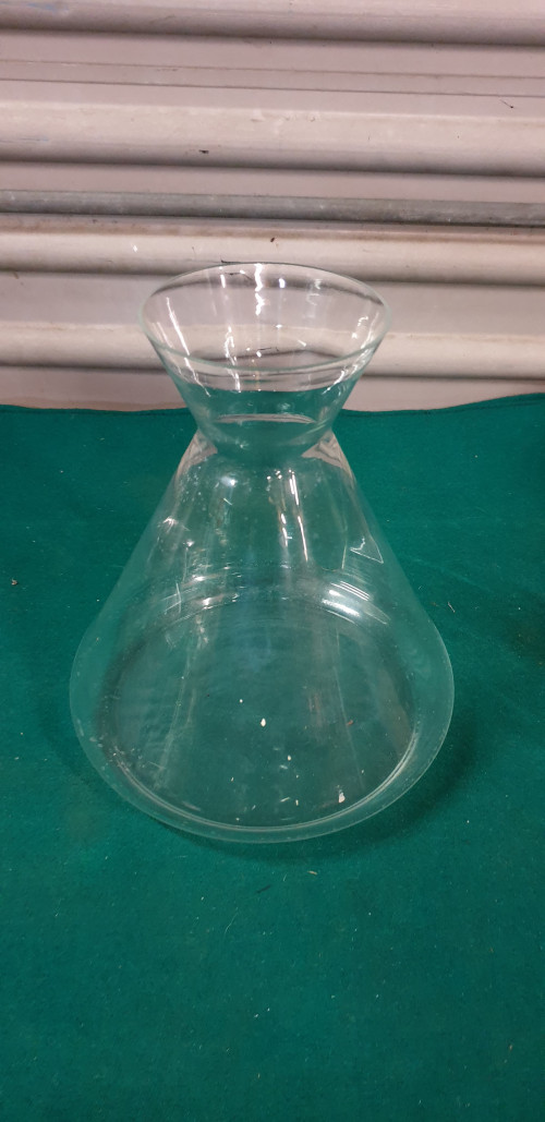 vaas van glas in vorm van zandloper