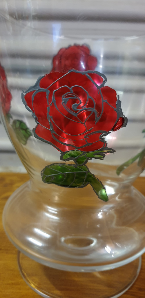 vaas glas met rozen vier stuks